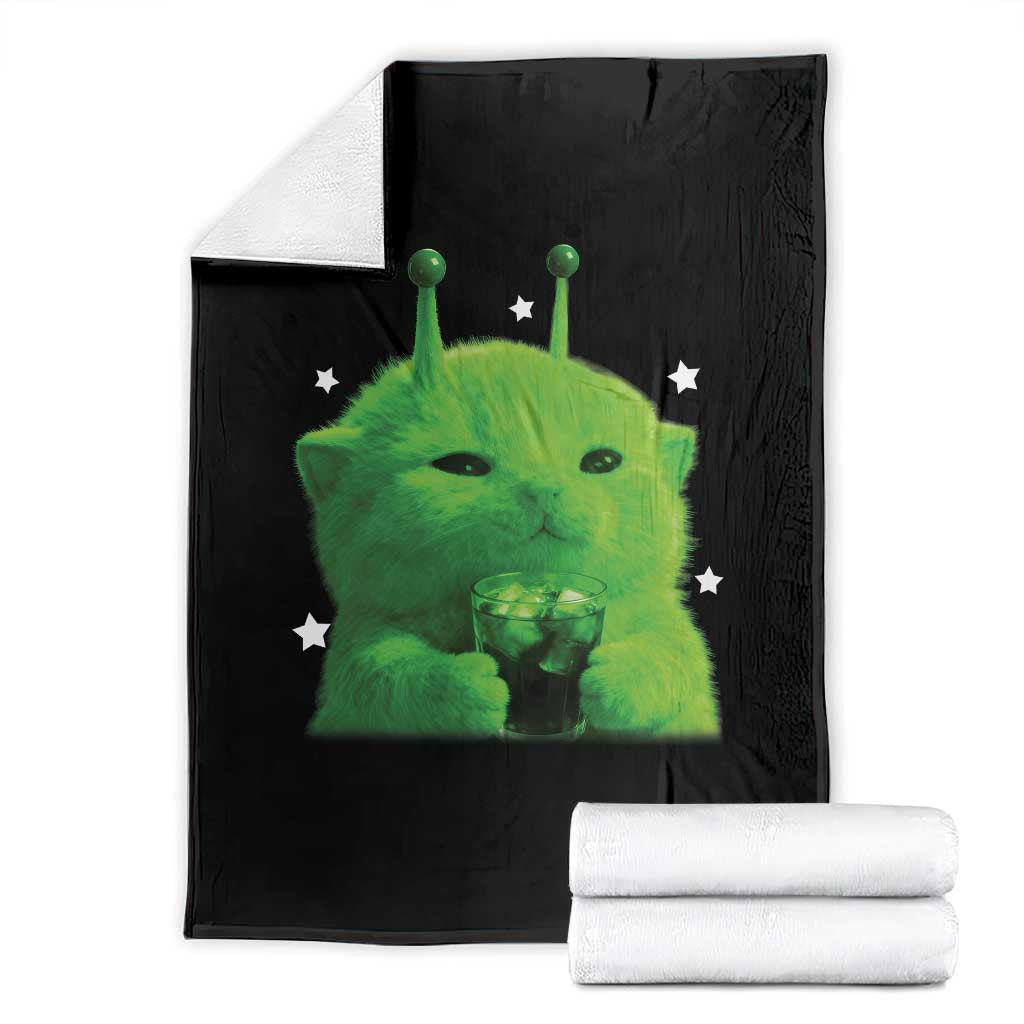 Funny Alien Cat Meme Throw Blanket Funny Kitten 90s Retro Vintage Graphic Weird Cats Y2k TS10 Black Print Your Wear