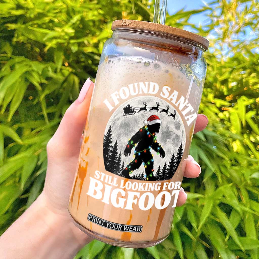 Funny Christmas Funny I Found Santa Still Looking for Bigfoot Glass Can Vintage Sasquatch Moon Christmas Lights Aesthetic