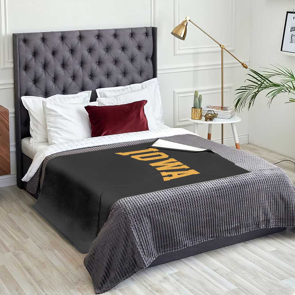 Iowa Vintage Athletic Sports Design Throw Blanket IA State Iowan Gift