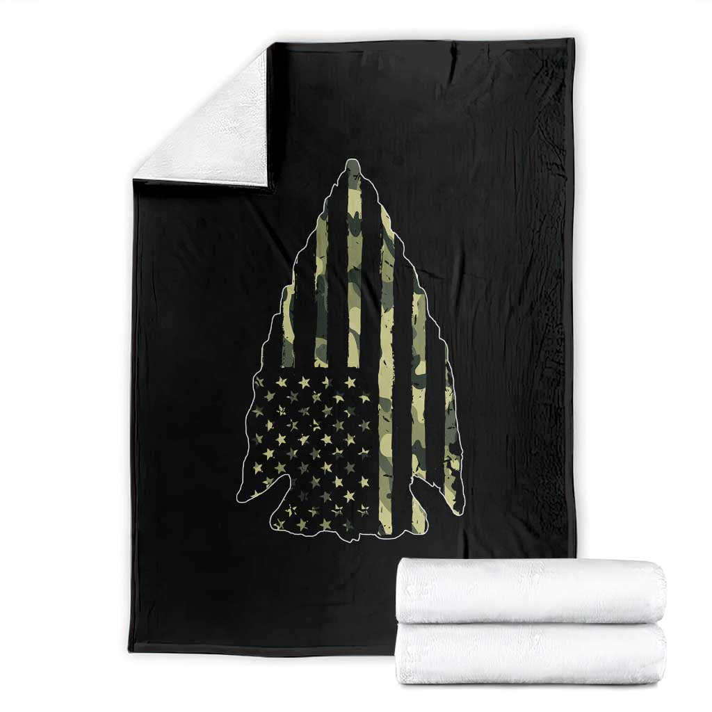 Arrowhead Hunter Vintage Camougflage USA Flag Throw Blanket