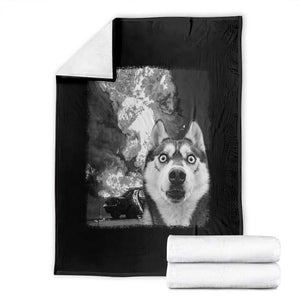 Funny Husky Chaos Throw Blanket Cool Dog Selfie With Burning Car TS12 Black Print Your Wear