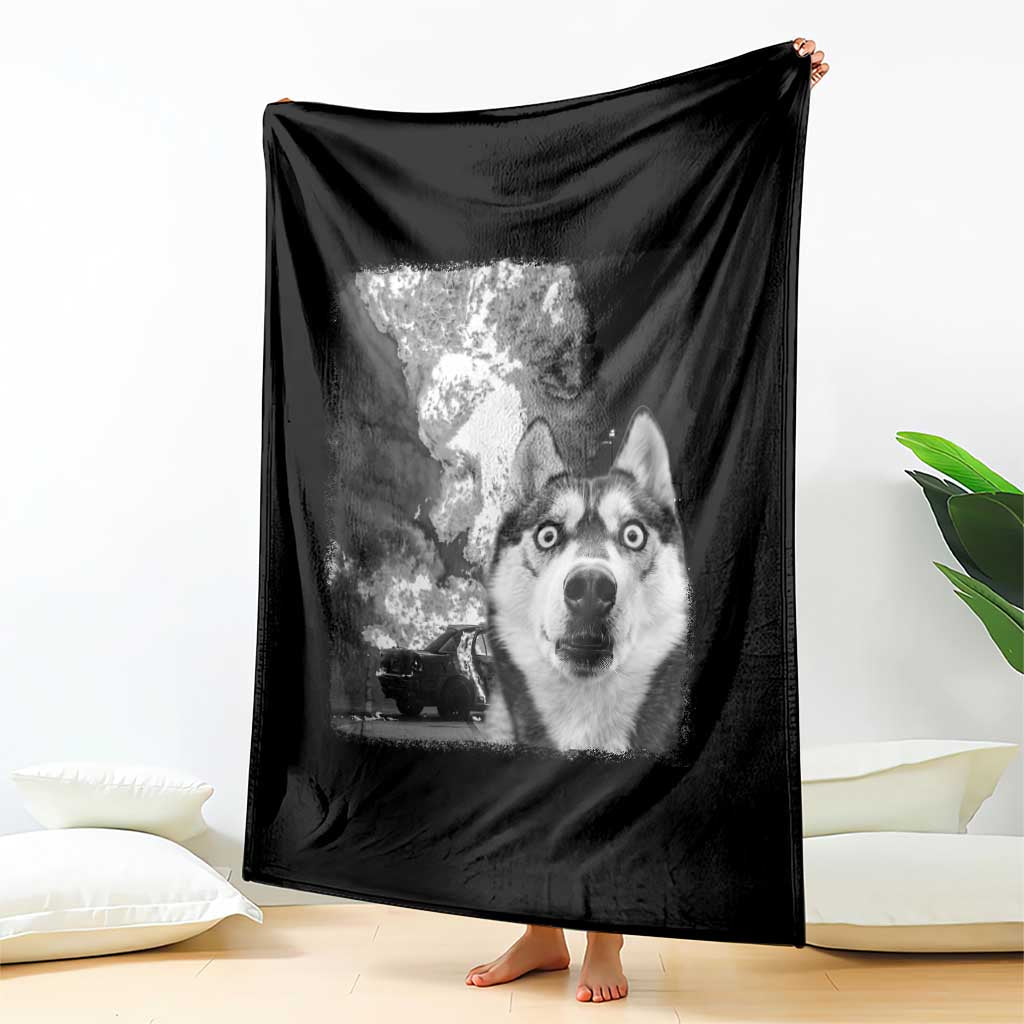 Funny Husky Chaos Throw Blanket Cool Dog Selfie With Burning Car TS12 Print Your Wear