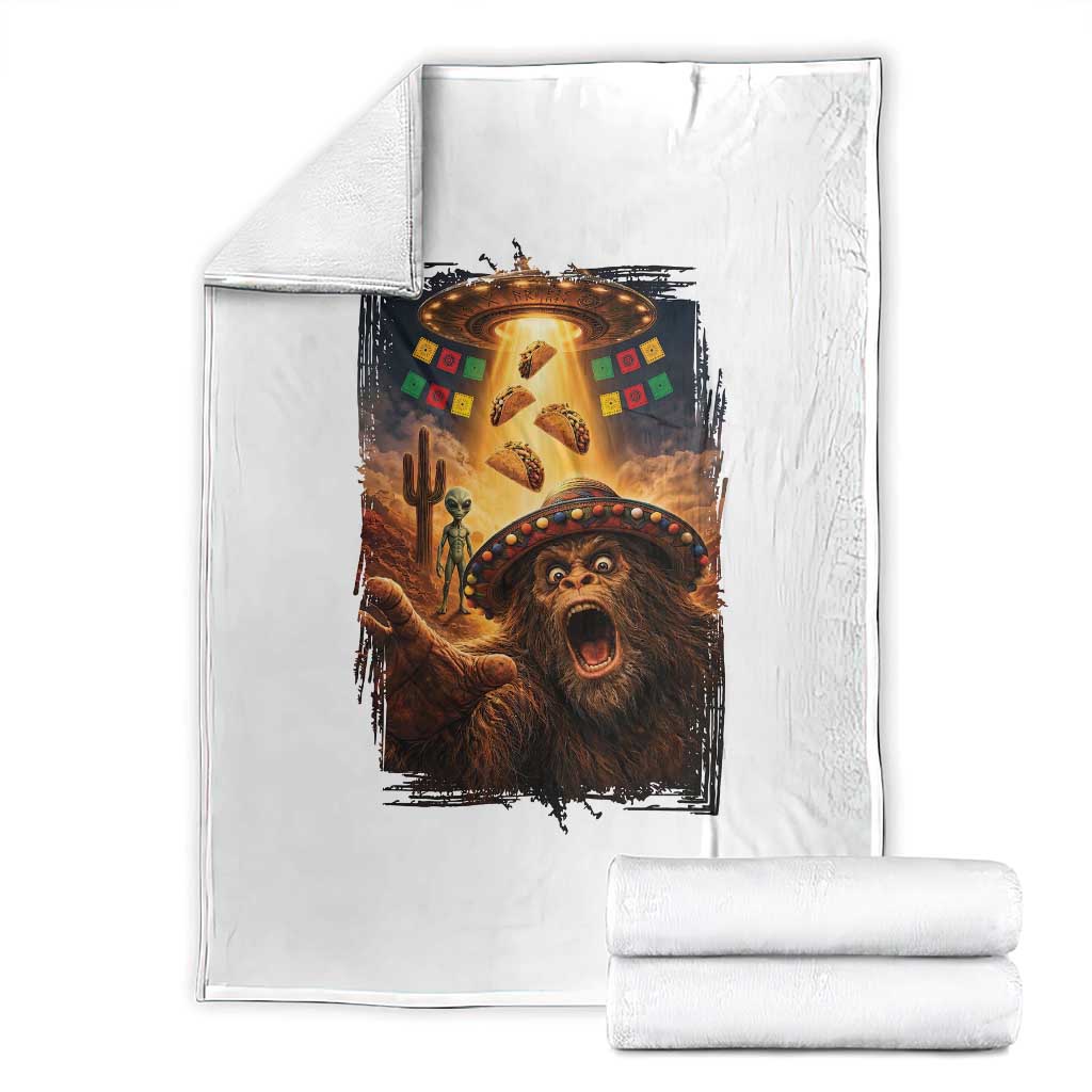 Funny Bigfoot Alien Selfie Throw Blanket Cinco De Mayo Party Gift TS12 White Print Your Wear