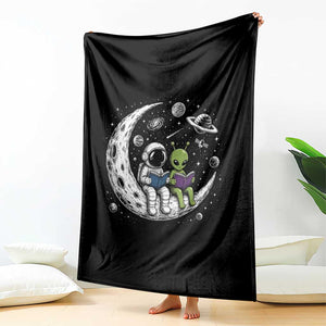 Funny Bookworm In Space Throw Blanket Cute Astronaut And Alien Reading TS12 Print Your Wear