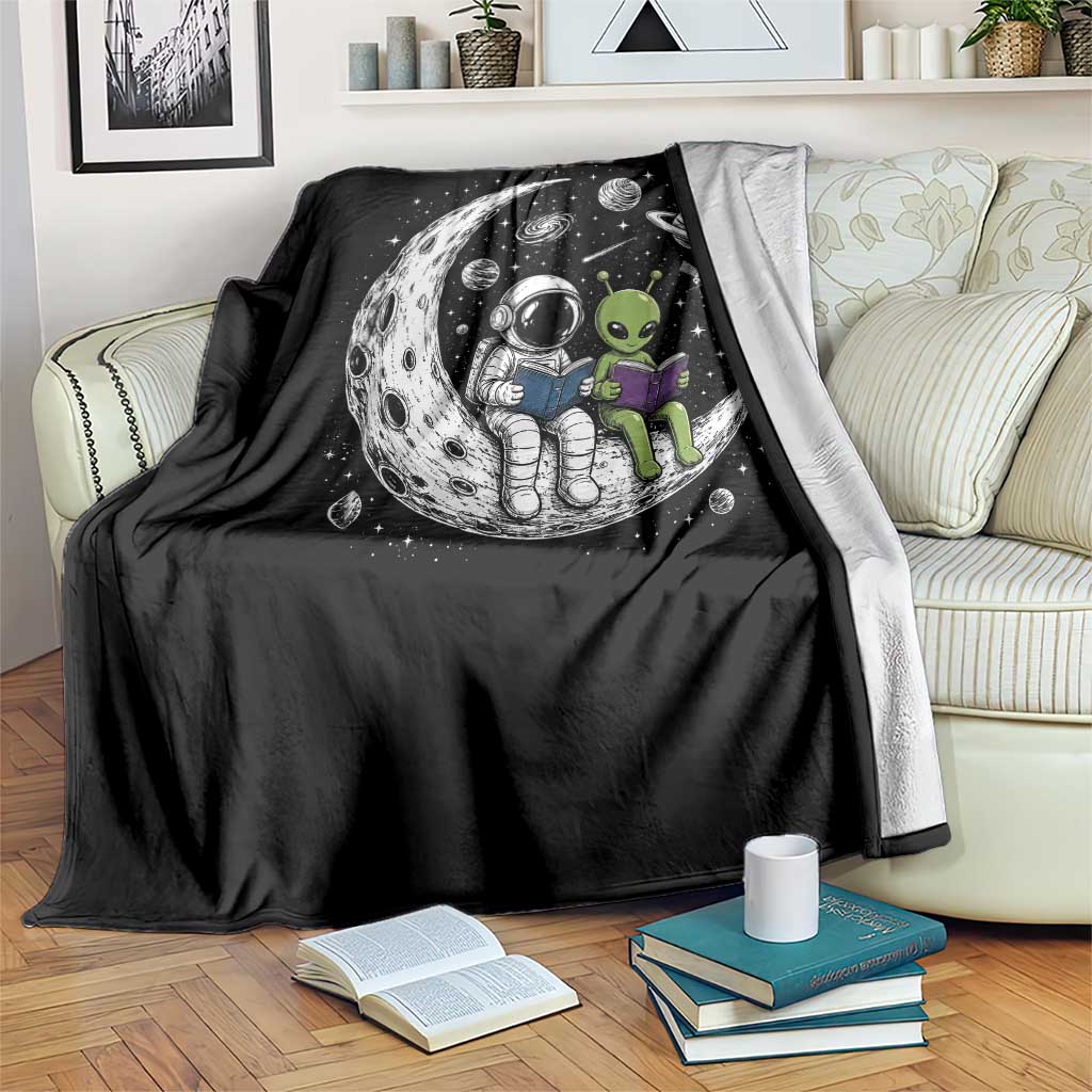 Funny Bookworm In Space Throw Blanket Cute Astronaut And Alien Reading TS12 Print Your Wear
