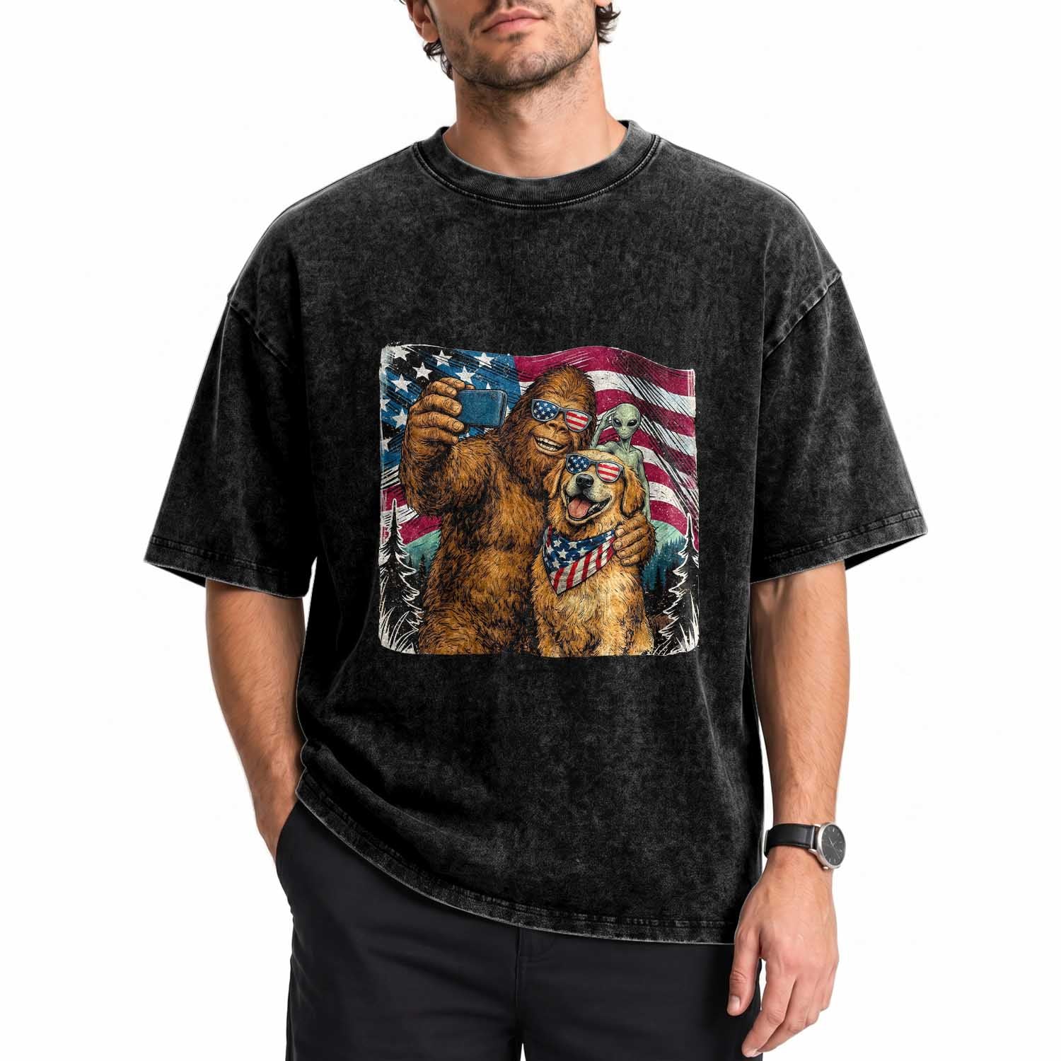 Funny Patriotic Bigfoot Golden Retriever Selfie Squad Washed Cotton T-Shirt