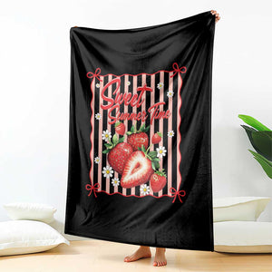 Striped Summer Strawberry Throw Blanket Preppy Beach Vibes Graphic TS12 Print Your Wear