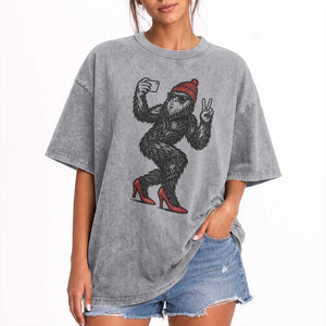 Funny Sexy Bigfoot Selfie Washed Cotton T-Shirt Sasquatch Lover Gift