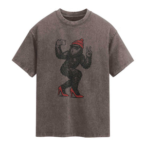 Funny Sexy Bigfoot Selfie Washed Cotton T-Shirt Sasquatch Lover Gift