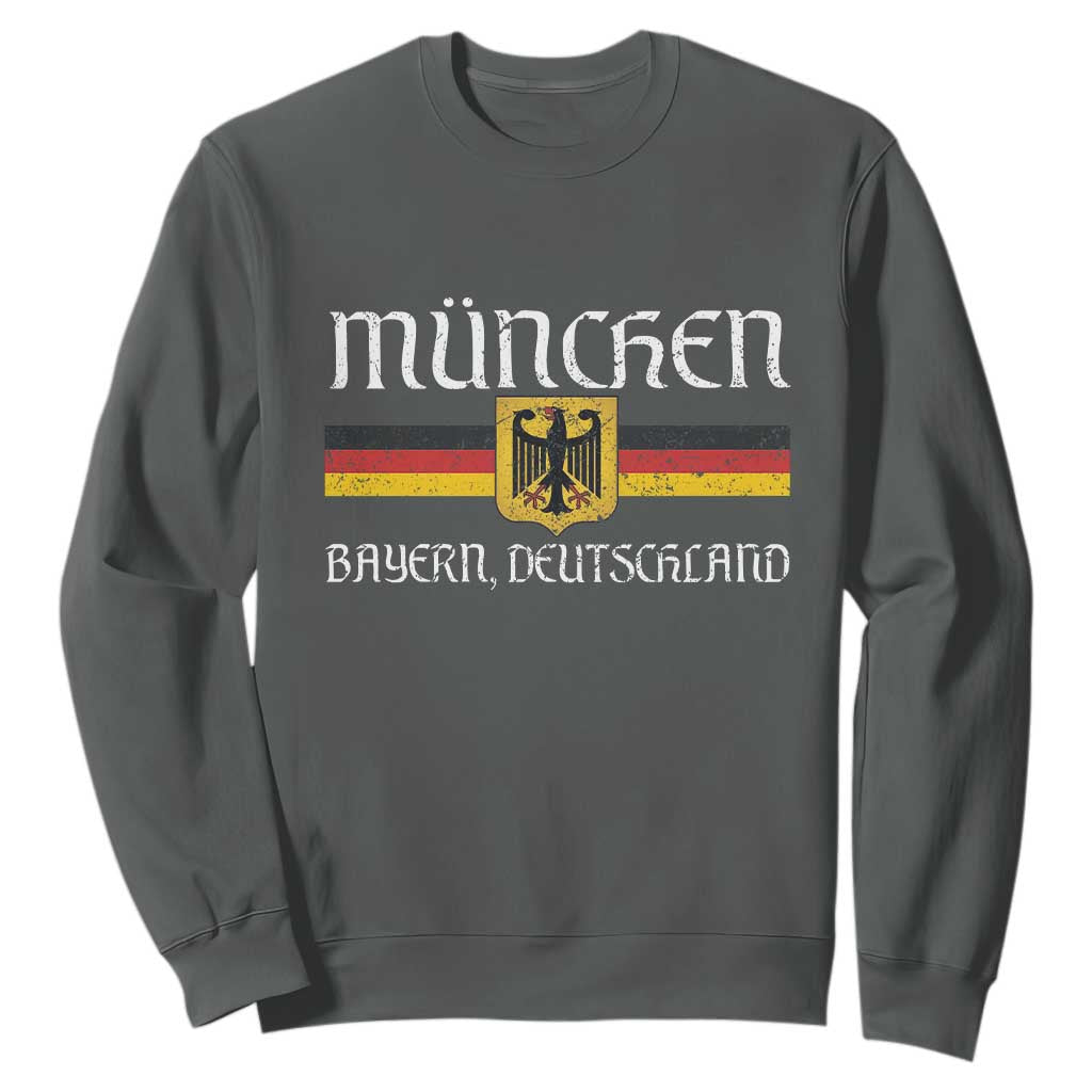 Munich München Germany Deutschland Oktoberfest German Flag Eagle Sweatshirt